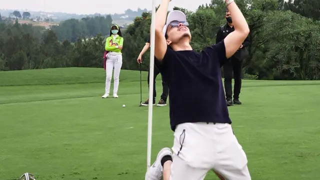 Verrell Bramasta dan Atta Halilintar Main Golf