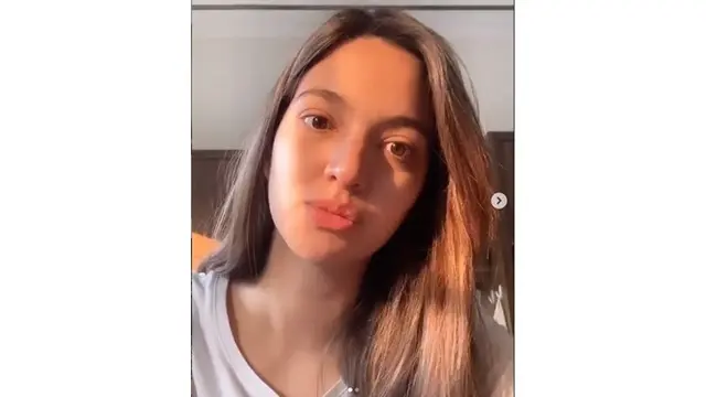 7 Gaya Nia Ramadhani Tanpa Makeup, Cantik Alami