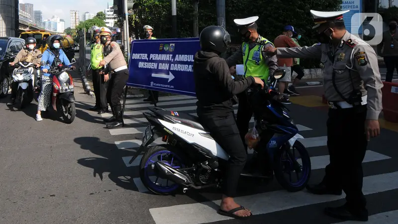 FOTO: Penyekatan di Perempatan Fatmawati