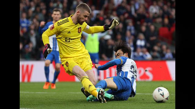 Foto: Pamer Penghargaan Sarung Tangan Emas, Berikut Ini 8 Aksi Ciamik David De Gea di Bawah Mistar Gawang MU