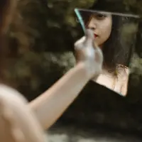 Saatnya untuk lebih banyak bercermin./Copyright shutterstock.com