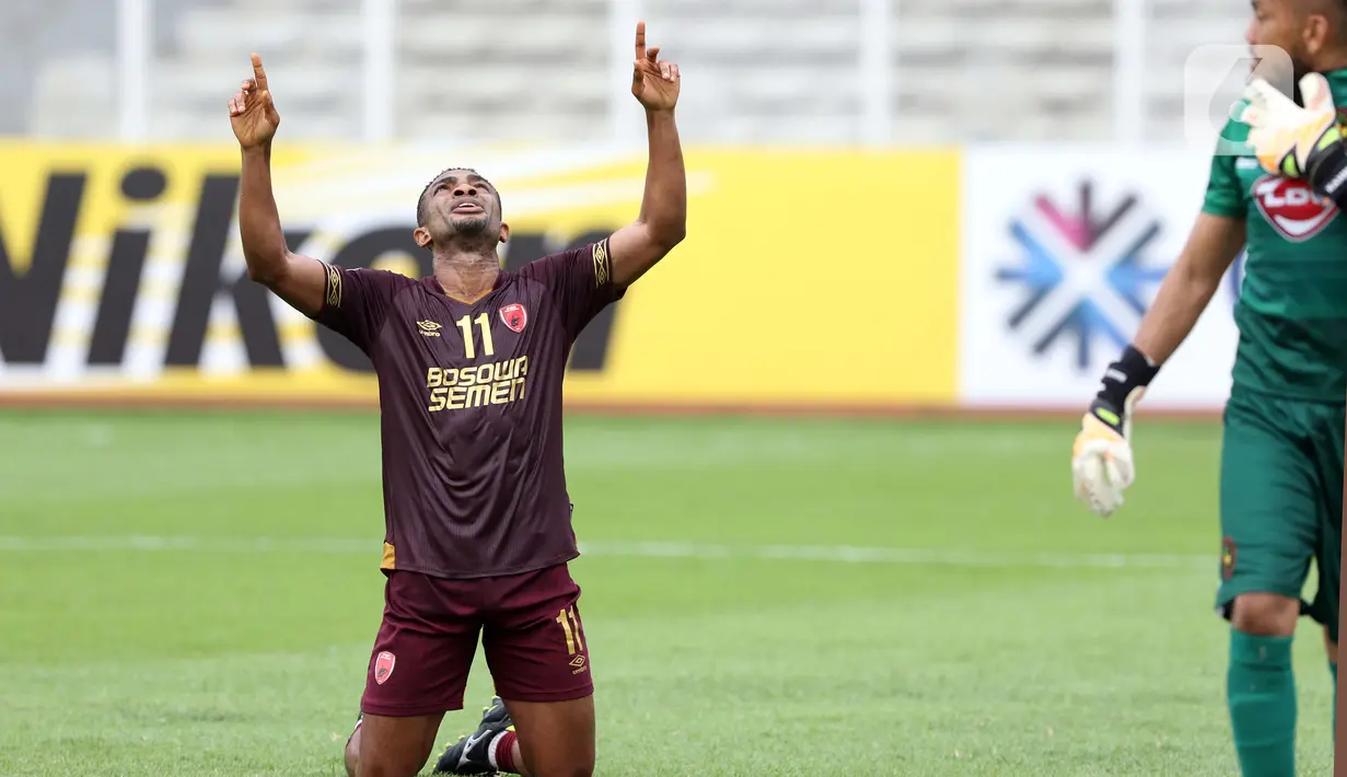 Pemain depan PSM Makassar, Osas Saha merayakan gol yang dicetaknya ke gawang Kaya FC-Iloilo pada lanjutan kualifikasi Grup H Piala AFC 2020 di Stadion Madya Gelora Bung Karno, Jakarta, Selasa (10/3/2020). Laga kedua tim berakhir imbang 1-1. (Liputan6.com/Helmi Fithriansyah)