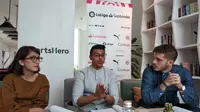 Head of Marketing SporsHero, Heikel Aziz (tengah), Alfernia Oktavia (kiri) selaku Country Manager Indonesia SportsHero dan Rodrigo Gallego, Delegate of La Liga Global Network Indonesia (kanan), pada diskusi tentang LaLiga Hero, Jumat (14/2/2020), di Jakarta.