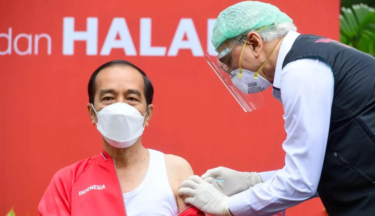 Indonesia memulai program vaksinasi COVID-19 tahap pertama. Presiden Joko Widodo menjadi orang pertama yang disuntik vaksin Covid-19 pada Rabu (13/1/2021). Selanjutnya program vaksinasi kian gencar dilaksanakan untuk mempercepat kekebalan kelompok. (Lukas/Biro Pers Sekretariat Presiden)