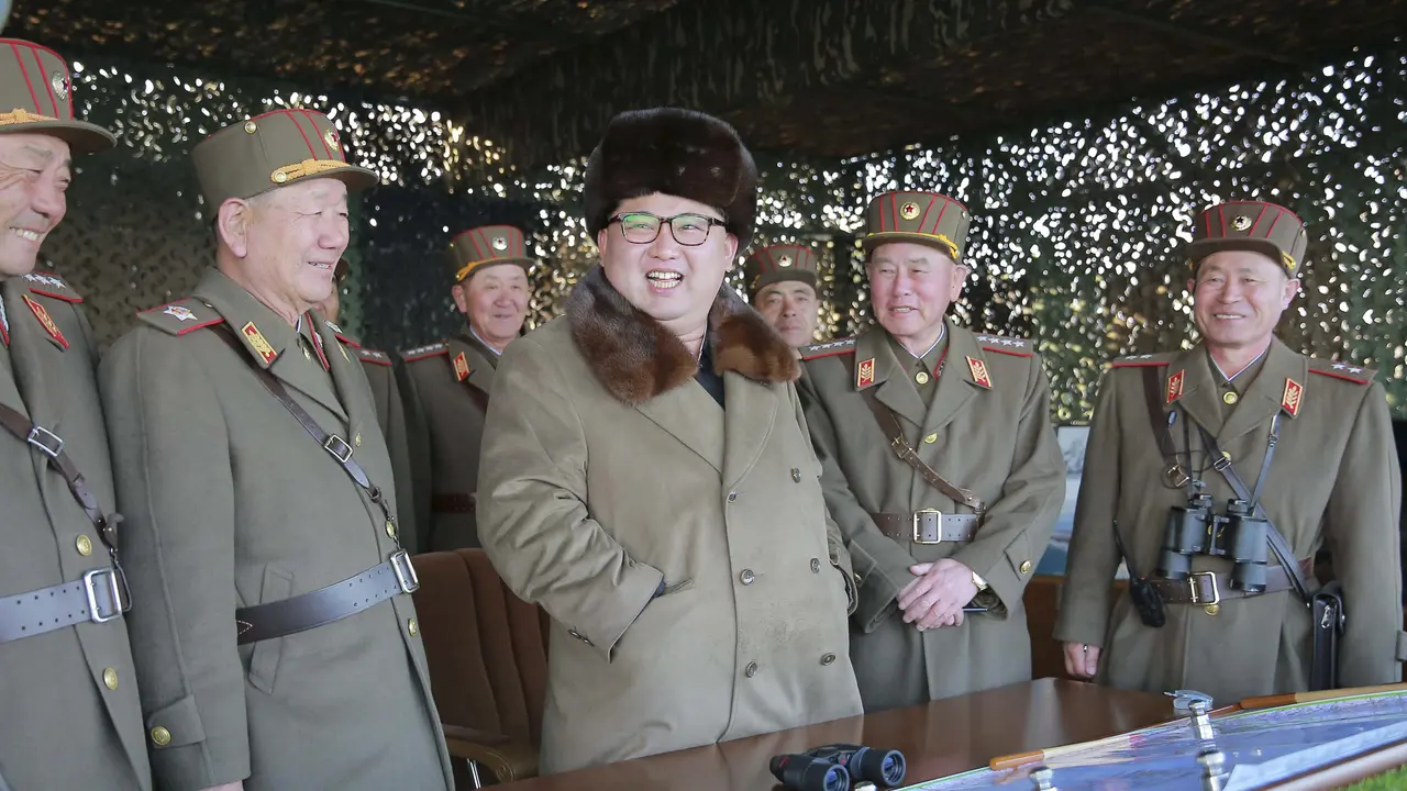 Kim Jong-un Larang Warga Bertindik dan Pakai Jins