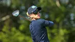 Pegolf asal Swedia, Permilla Lindberg memukul bola selama putaran latihan menembak pada ajang kompetisi golf Olimpiade Rio 2016 di  Olympic Golf Course, Rio de Janeiro, Brasil (16/8). (REUTERS/Andrew Boyers)