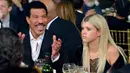 Sementara itu, Lionel Richie pun secara terang-terangan tak menyetujui hubungan Sofia Richie dan Scott Disick. (Hello Magazine)