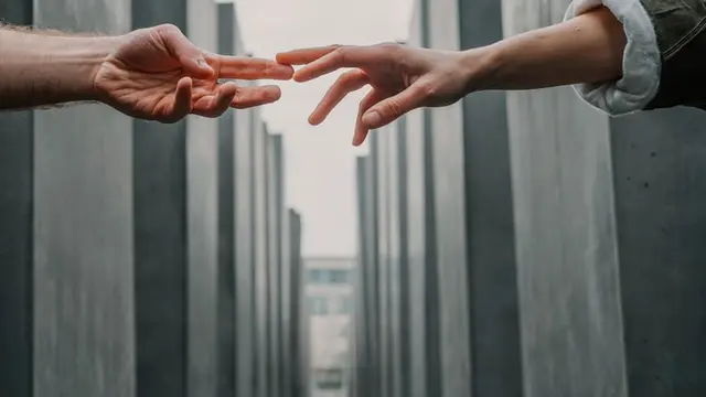 Jalani Hubungan Asmara Poliamori dengan 7 Orang, Perempuan Ini Hampir Depresi Ditinggalkan Pasangan Utamanya