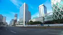 Fenomena ini seiring dengan pergerakan masyarakat yang meninggalkan ibu kota untuk kembali ke kampung halaman untuk merayakan Idul Fitri bersama keluarga. Tampak dalam foto, suasana salah satu ruas jalan di Jakarta, Kamis (19/3/2026) pagi. (Kapanlagi.com/Budy Santoso)
