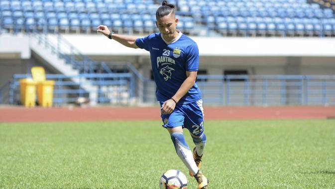 Gelandang Persib Bandung, Kim Jeffrey Kurniawan. (Twitter/@KimKurniawan)