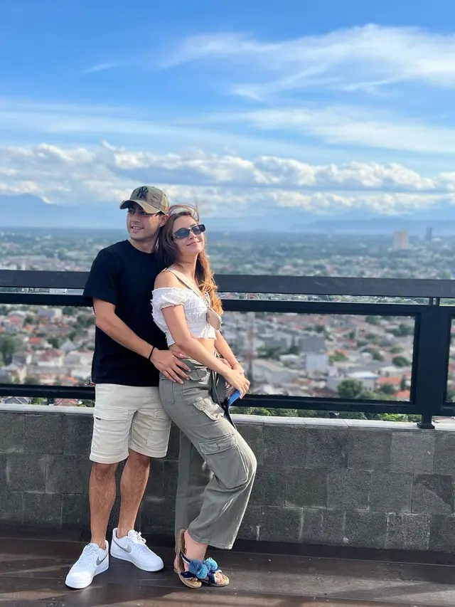 Laura Theux dilamar kekasih (Instagram/laura_theux)