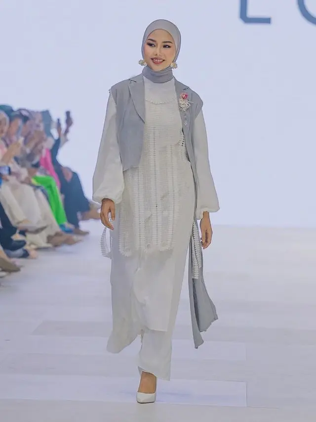 Inspirasi Outfit Lebaran Tidak Mengenakan Abaya dari Dara Arafah