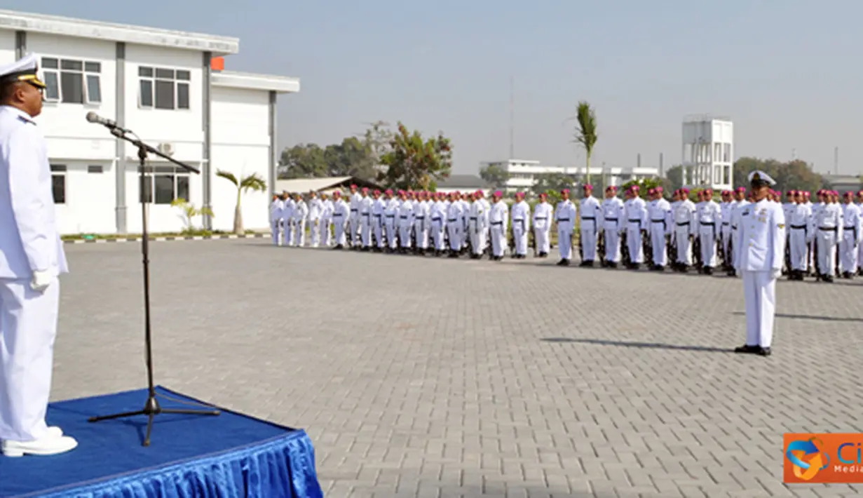 Citizen6, Sidoarjo: Prajurit Denmako Pasmar-1 memperingati hari lahir TNI Angkatan Laut ke-67 di Lapangan Apel Denma Pasmar-1, Trian Moekijat Jalan Ahmad Yani No.1A Gedangan, Sidoarjo, Senin (10/9). (Pengirim: Roby Eka Sanjaya)