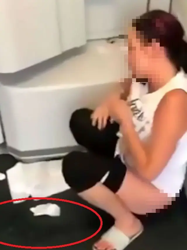 Kebelet, Wanita Ini Nekat Pipis di Dapur Pesawat