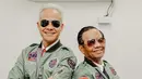 <p>Kedua makin kece dengan kacamatanya, Ganjar dengan kacamata berlensa hitam dan Mahfud berlensa coklat. [@ganjar_pranowo]</p>