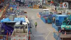 Pekerja beraktivitas di area proyek pembangunan MRT Fase 2 di kawasan Glodok, Jakarta,  Rabu (13/12/2023). (Liputan6.com/Angga Yuniar)