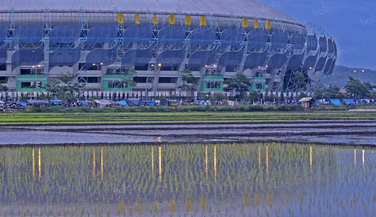 GBLA dibangun dekat areal persawahan dan pemandangan berbukit di Jawa Barat. (Bola.com/Nicklas Hanoatubun)