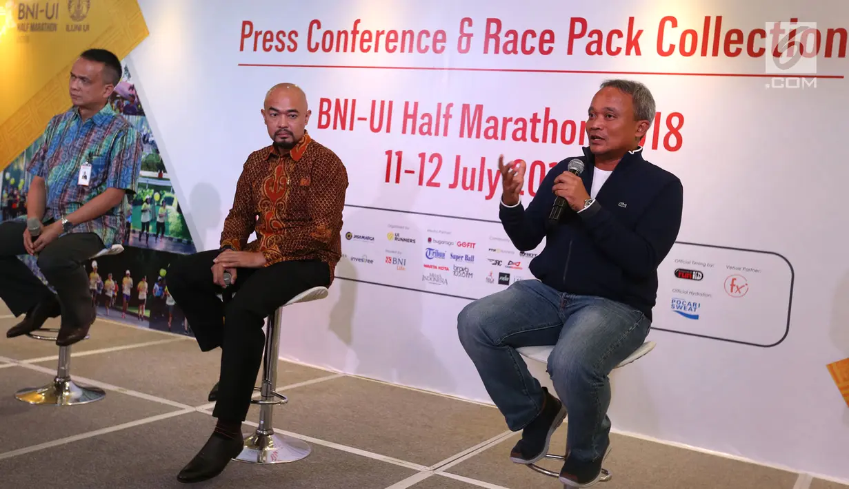 VP Divisi Hubungan Kelembagaan BNI Ahmad Salman, Wasekjen ILUNI UI Nongki Wisaksono Soeghandi, dan Ketua Pelaksana Irfan Ferdiansyah saat konfrensi pers BNI - UI Half Marathon 2018 di fX Sudirman, Jakarta, Rabu (11/7). (Liputan6.com/HO/Palar)