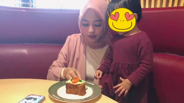 6 Potret Terkini Dena Eks JKT48 Saat Asuh Anak, Jadi Ibu Siaga