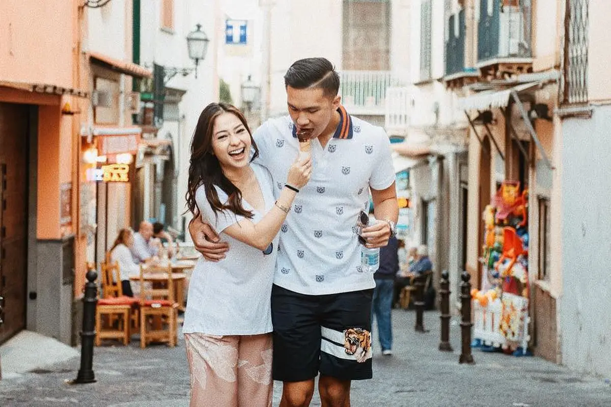 [Bintang] Unik dan Mewah, Ini 8 Foto Liburan Nikita Willy dan Indra