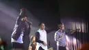 Hits seperti 'Radio', 'Jatuh Cinta', 'Hujan Tanpa Awan', 'Rindu' hingga 'Bukan Pujangga' pun Base Jam suguhkan untuk para penonton 90’s Festival. Mereka juga sempat memutarkan video perjalan karirnya di industri musik Indonesia. (Nurwahyunan/Bintang.com)
