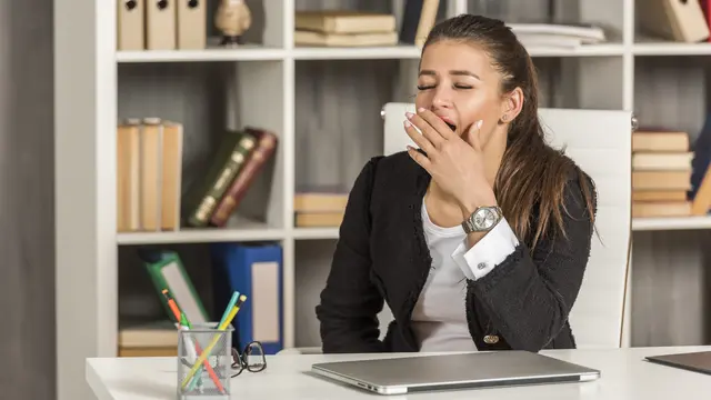 Manfaat Minum Air Putih bagi Perempuan Karier yang Sibuk - 3