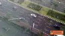 Tiang lampu jalan di samping Mal Senayan City rubuh.

Foto : Spiderio