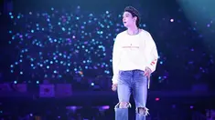 Suga BTS sendiri terbilang jarang mengunggah kegiatannya di media sosial. Namun, beberapa potret penampilannya saat konser yang diunggah pun berhasil mencuri perhatian netizen. (Liputan6.com/IG/@agustd)