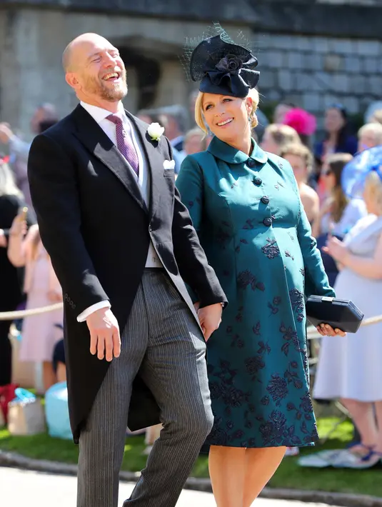 MIke Tindall dan Zara Tindall saat menghadiri upacara pernikahan Pangeran Harry dan Meghan Markle di St. George's Chapel, Windsor Castle, Windsor, dekat London, Inggris, Sabtu (19/5). (Gareth Fuller/pool photo via AP)