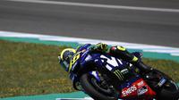 Pembalap Movistar Yamaha, Valentino Rossi, hanya finis kelima pada balapan MotoGP Jerez, Minggu (6/5/2018). (AP Photo/Miguel Morenatti)