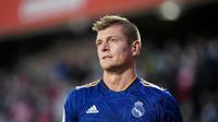 Toni Kroos - Gelandang berusia 32 tahun ini telah memenangkan 14 gelar selama berada di Santiago Bernabeu. Pemain yang diboyong Real Madrid dari Bayern Munchen pada tahun 2014 silam itu mendapat bayaran 421.000 euro atau Rp 6,8 miliar per pekan. AFP/Jorge Guerrero)