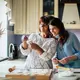 Ilustrasi Orangtua dan Anak Credit: pexels.com/Elly
