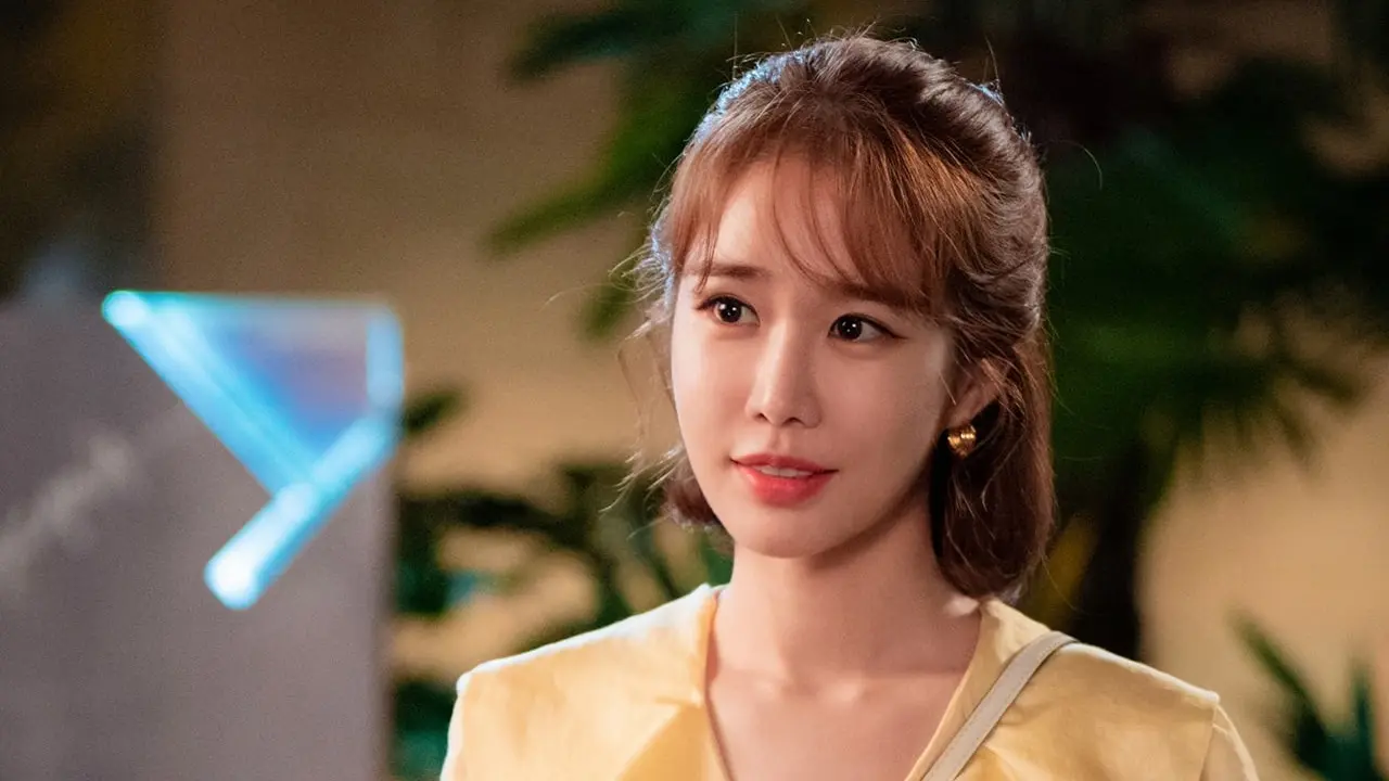 Yoo In Na dalam The Spies Who Loved Me. (MBC via Soompi)