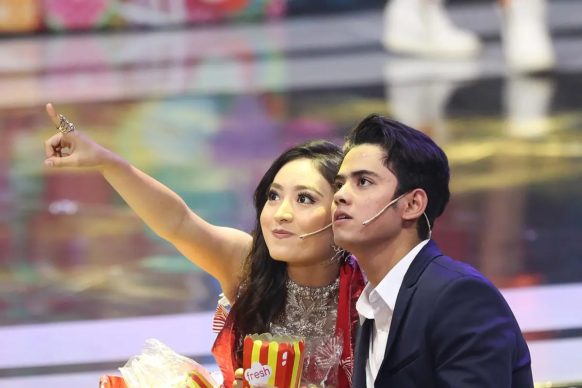 [Bintang] Romantisme Sinetron Musikal Siapa Takut Jatuh Cinta di Panggung SCTV Awards