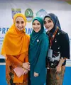 Avi dan Margin baru saja dilantik menjadi pengurus TP PKK se-Jawa Barat. Saat pelantikan keduanya tampil mengenakan kebaya dengan gaya masing-masing. [@official_amteam]