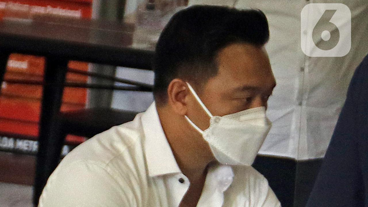 FOTO: Nobu Pemeran Pria Dalam Video Syur Gisel Penuhi Panggilan Polisi