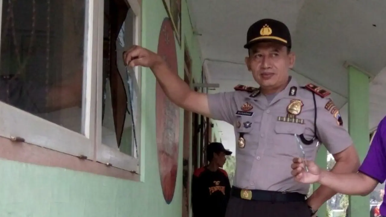 Misteri Pecah Kaca Jendela Sekolah di Pinggiran Hutan Pinus
