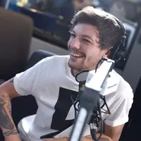 Pada Sabtu (21/1) lalu, Louis dan Briana meluangkan waktunya untuk merayakan ulang tahun anak mereka, Freddie, di usianya yang  pertama. Keduanya sangat berbahagia saat melewati perayaan itu. (AFP/Bintang.com)