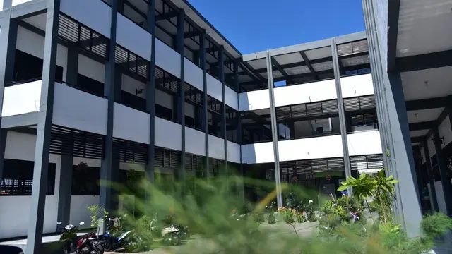 Potret Gedung SMPN 60 Surabaya Terapkan Protokol COVID-19. (Sumber: Twitter/Banggasurabaya)