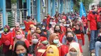 Suasana Jalan Salemba Raya yang dipadati pengunjuk rasa di Jakarta, Kamis (8/10/2020). Banyaknya jumlah pengunjuk rasa yang berjalan menuju Istana Negara menyebabkan Jalan Salemba Raya dari arah Matraman tertutup dan tidak bisa dilalui kendaraan. (Liputan6.com/Immanuel Antonius)