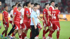 Ekspresi pelatih Timnas Indonesia, John Herdman (tengah) usai laga final FIFA Series 2026 melawan Bulgaria di Stadion Utama Gelora Bung Karno (SUGBK), Jakarta, Senin (30/3/2026) malam WIB. Timnas Indonesia gagal menjuarai FIFA Series 2026. (Bola.com/M. Iqbal Ichsan)