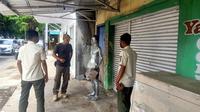 Manusia silver diamankan Satpol PP Banyuwangi karena dianggap mengganggu. (Istimewa)