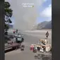 Heboh Kemunculan Tornado di Bromo, Lapak PKL Bikin Salah Fokus.&nbsp; foto: TikTok @ladubromo