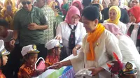Tinjau PAUD di Gorontalo, Iriana Jokowi Bagi-Bagi Buku Tulis