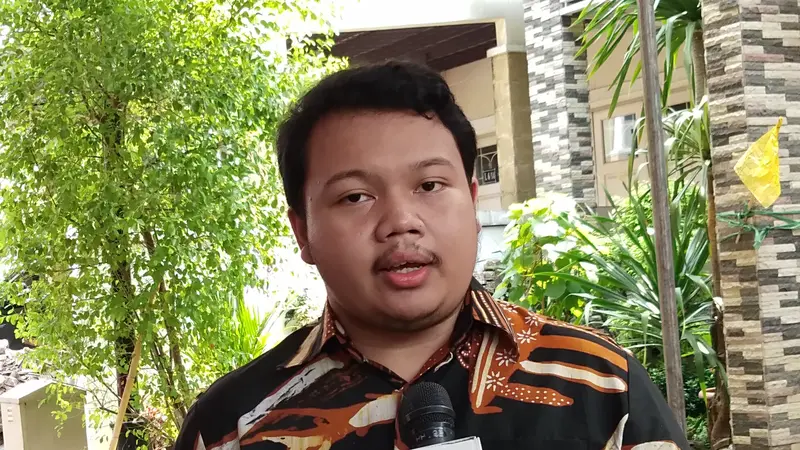 Putra Almarhum Sutopo Purwo Nugroho, Muhammad Ivanka Rizaldy Nugroho Saat Diwawancarai di Rumah Duka, Cimanggis, Depok pada Minggu (7/7/2019). (Foto: Ady Anugrahadi/Liputan6.com)