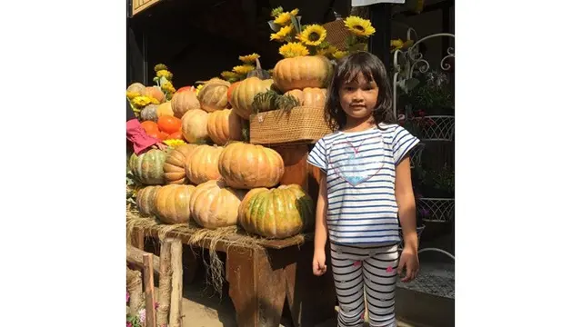 Jarang Tersorot, Ini 6 Potret Kaines Adriana Putri Oncy Ungu