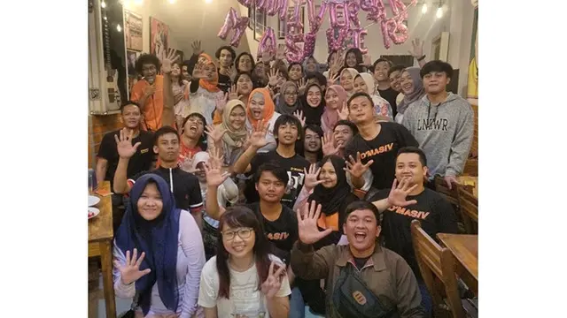 Sempat Ribut di Atas Panggung, Ini 7 Potret Keakraban Personil D'Masiv