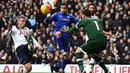 Juara bertahan, Chelsea masih belum bisa merangkak naik ketika hanya mampu bermain imbang 0-0 dengan Tottenham. Kini The Blues berada pada posisi ke-14. (AFP Photo/Ben Stansall)