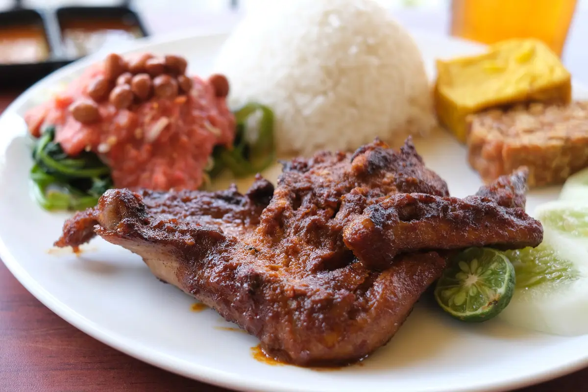 Selain Sirkuit Balap, Nikmati 5 Kuliner Khas Mandalika yang Bikin Rindu Makan Lagi