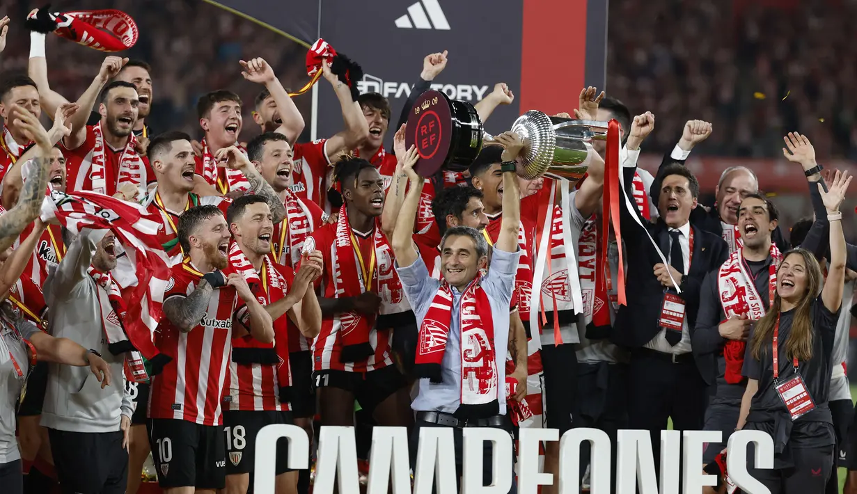 Athletic Bilbao menjadi tim teranyar yang menjuarai Copa Del Rey lewat kemenangan adu penalti. Pada laga final Copa Del Rey musim 2023/2024 yang menjadi edisi ke-122, Athletic Bilbao sukses menjadi juara setelah mengalahkan Real Mallorca lewat adu penalti 4-2 pada partai final yang digelar di La Cartuja Stadium, Sevilla(6/4/2024). Sebelumnya hingga babak perpanjangan waktu skor sama kuat 1-1. (AFP/Jaime Reina)